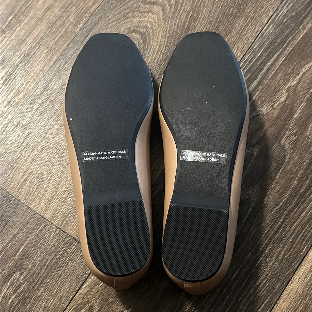 DV by Dolce Vita Women's Beige and Black Flats - Picture 4 of 4